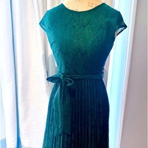 Gorgeous Hunter Green dress.
